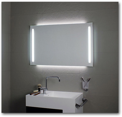 Badspiegel mit seitlicher senkrechter Beleuchtung